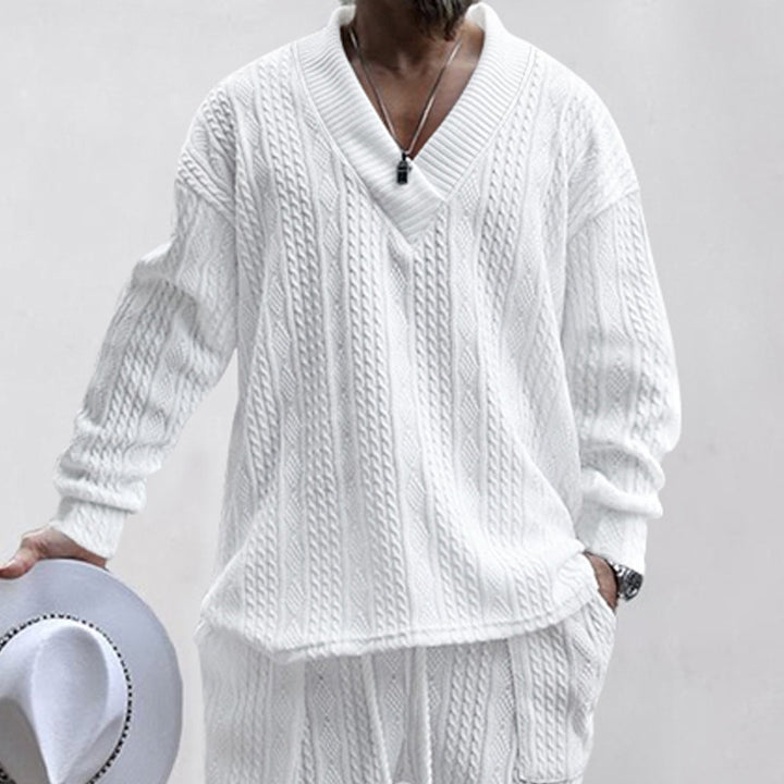MEN’S CABLE-KNIT V-NECK SWEATER