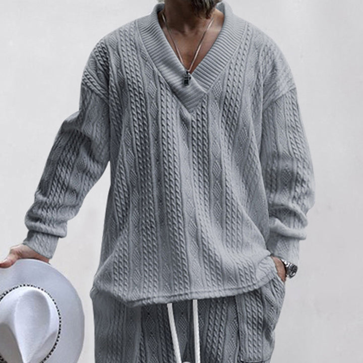 MEN’S CABLE-KNIT V-NECK SWEATER
