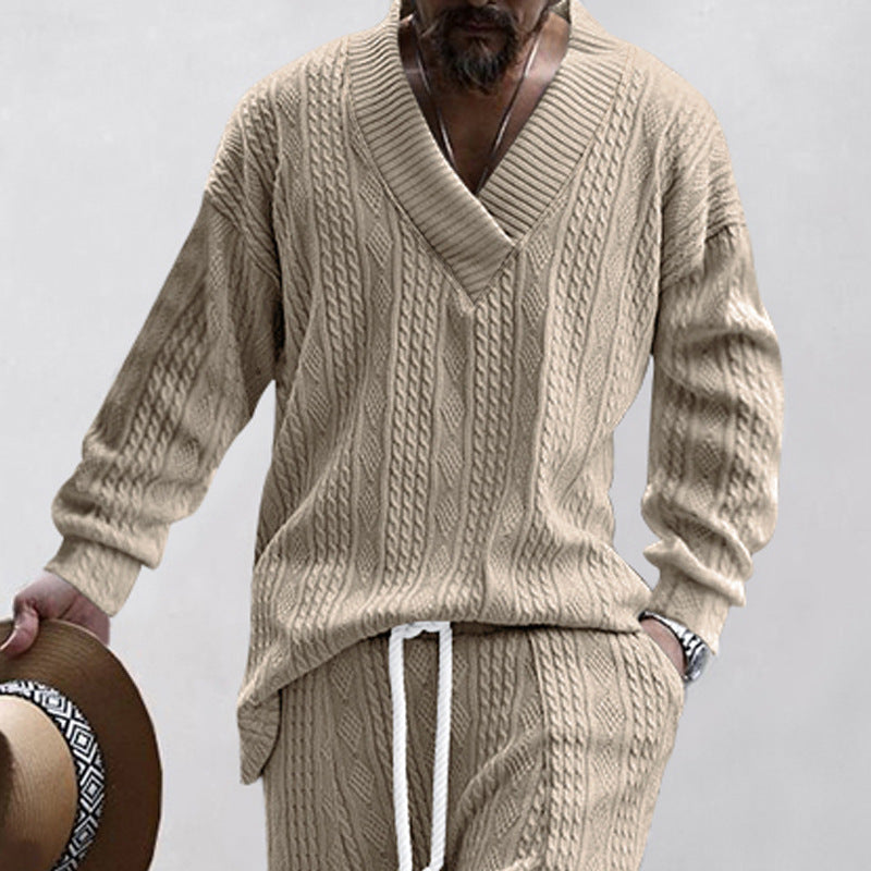 MEN’S CABLE-KNIT V-NECK SWEATER