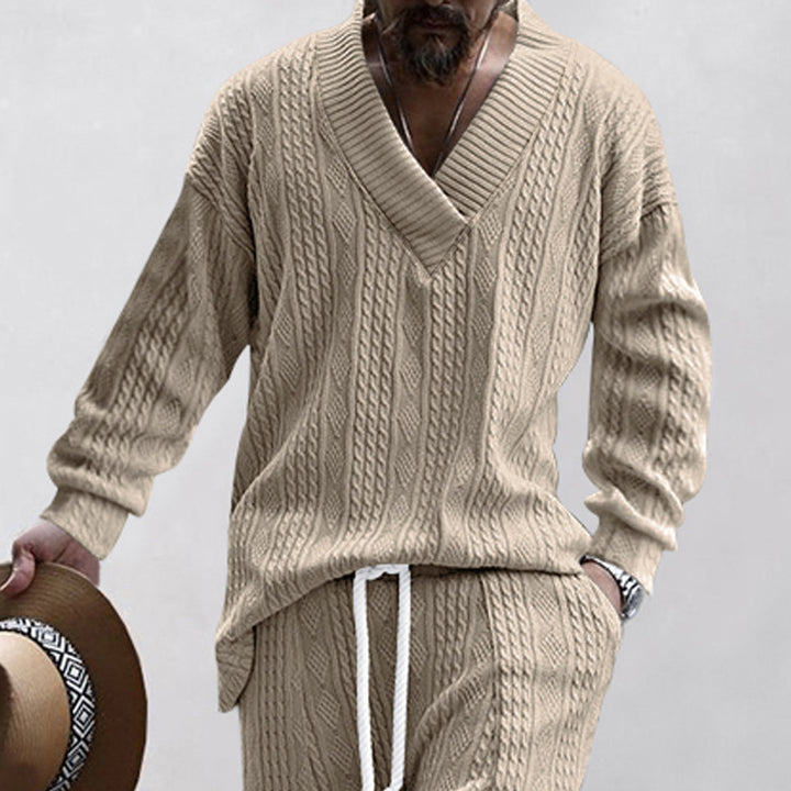 MEN’S CABLE-KNIT V-NECK SWEATER