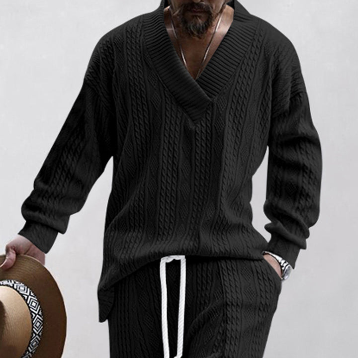 MEN’S CABLE-KNIT V-NECK SWEATER